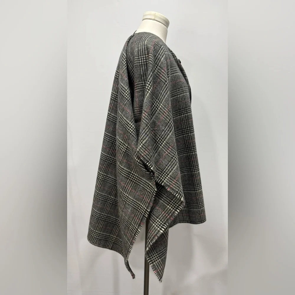 Vince Camuto Shawl Poncho Cape EUC - Picture 3 of 8